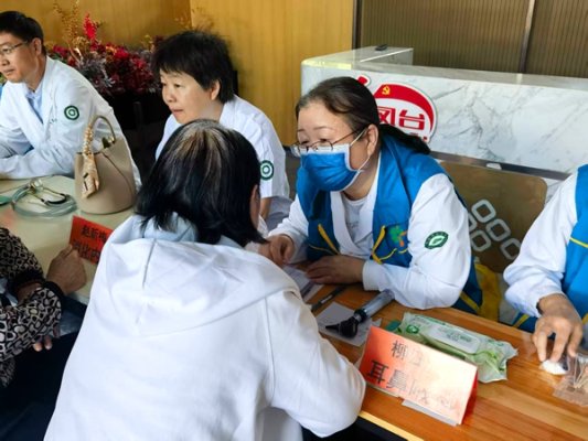 平度市人民医院:红医精神送健康重阳敬老义诊暖民心(图3)