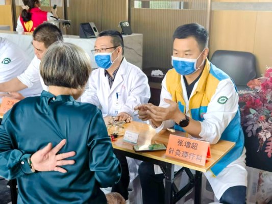 平度市人民医院:红医精神送健康重阳敬老义诊暖民心(图2)