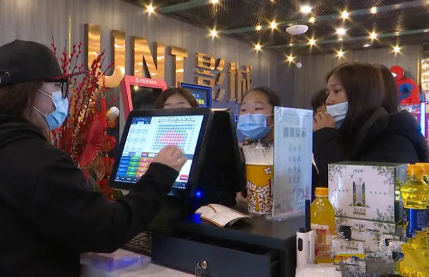 “就地过年”带火泉城春节消费:餐饮市场恢复九成 131.9万人次观影