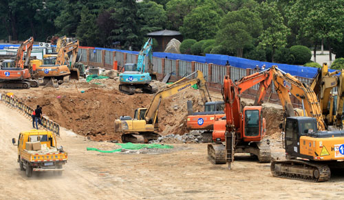 道路施工现场 资料片尽量减少反复开挖路段工程集中施工由于临时占用