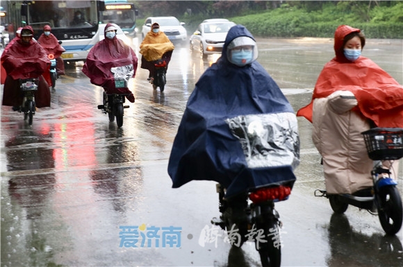 春雨来啦！今日泉城风雨齐聚，气温骤降至10°C