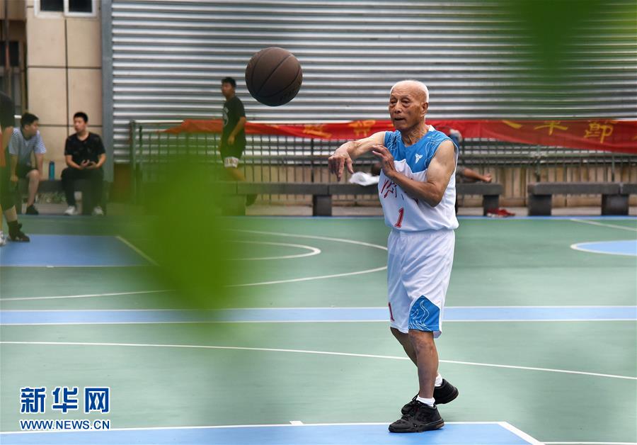 （体育）（1）全民健身——济南“90后”坚守70余年篮球梦