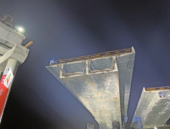 凌晨这套技术动作，难度系数创“三最” 济南大东环转体桥“转身”成功，11月具备通车条件