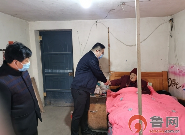 济宁市微山县经济开发区春节前走访慰问贫困户