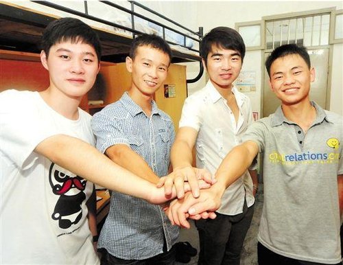 2017寝室四兄弟,从左至右：俞嘉辉，齐裕，陈卓烈，容伟成