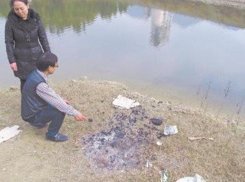 初二女生留下两封遗书溺亡 称在学校很艰难