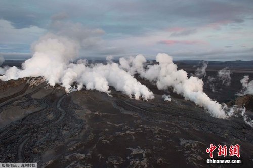 冰岛火山喷发进入红色预警 禁止飞机飞入该区域