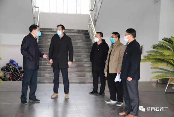 范连生听取了刘凤茂对石莲子镇疫情防控工作督导情况以及惠汝飞对石