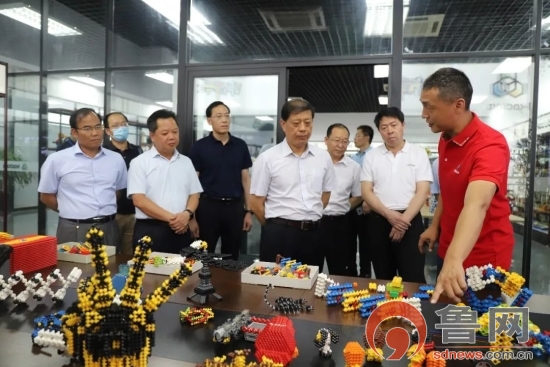 临沂市举行人才工作创新项目集中揭牌仪式
