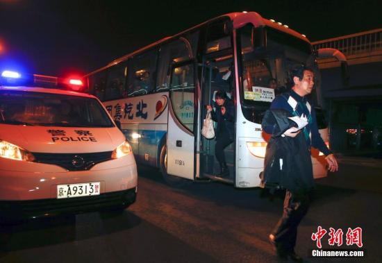 马航飞北京航班失联44小时：揪心期待 不离不弃