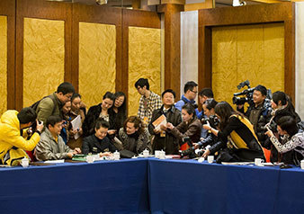 马来西亚总理就失联航班举行新闻发布会