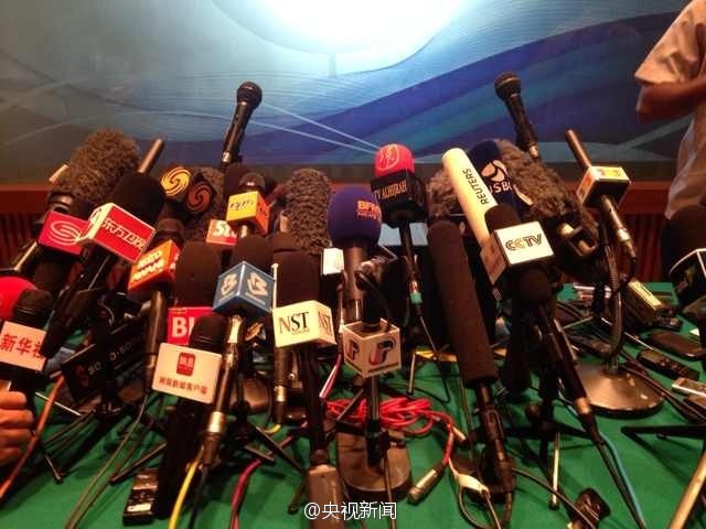 马来西亚总理就失联航班举行新闻发布会
