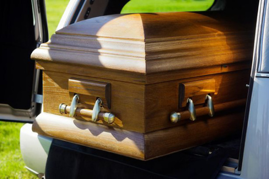 女子下葬后棺材中大呼救命因救援迟缓窒息身亡