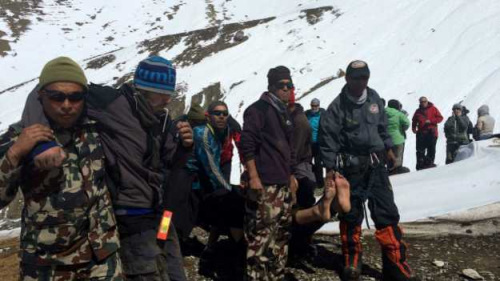 尼泊尔雪崩致超过40人丧生警方确认483人获救