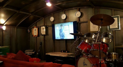 据悉，科林之前还发明了世界上最快的婴儿车和可用吸尘器清洁的鞋子。