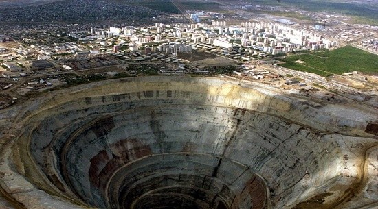 俄罗斯西伯利亚巨型“天坑”旧时曾是钻石矿（图）