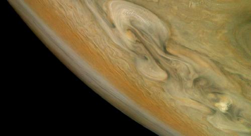 “朱诺”探测器拍摄木星北极风暴。（图片来源：NASA）