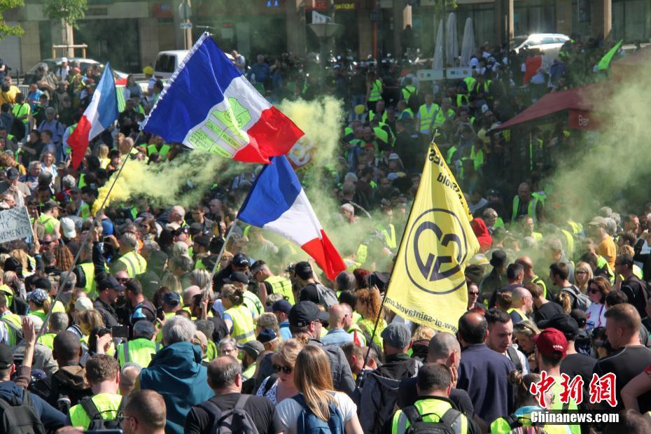 法国巴黎再现大规模示威9000人参与