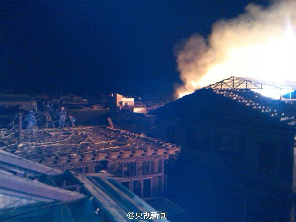 云南香格里拉古城四方街发生大火