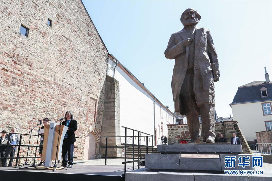 （国际）（1）中国赠送马克思雕像在德国特里尔揭幕