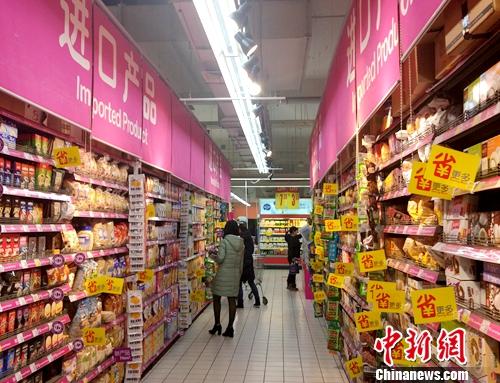 居民在超市购物。<a target='_blank' href='http://www.chinanews.com/' _fcksavedurl='http://www.chinanews.com/' >中新网</a>记者 李金磊 摄。