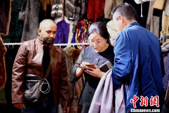 带个手机就能走遍中国外国人眼中的移动支付时代