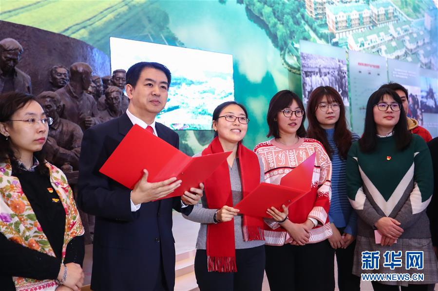 （图文互动）（2）让奋进的种子深植心田——庆祝改革开放40周年大型展览激发首都观众奋进热情