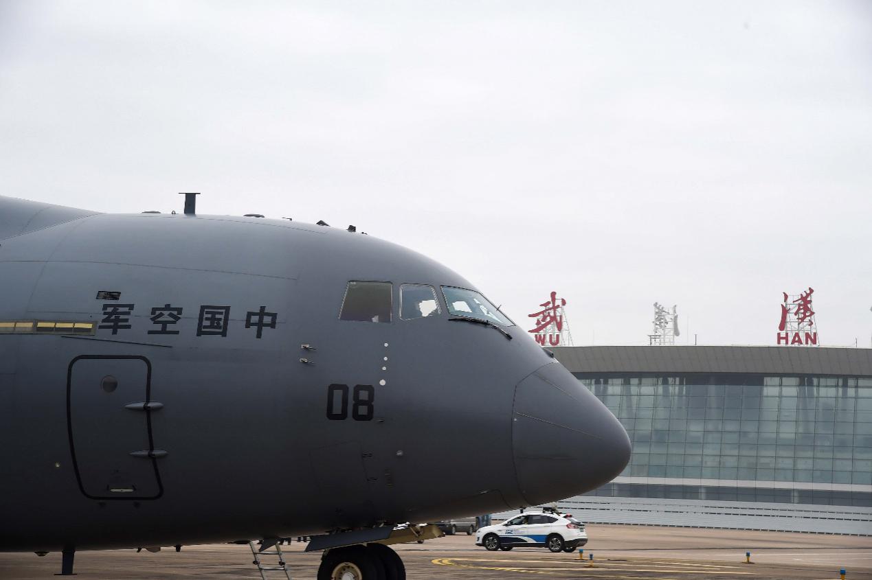 2月13日，一架国产运-20运输机抵达武汉天河机场。