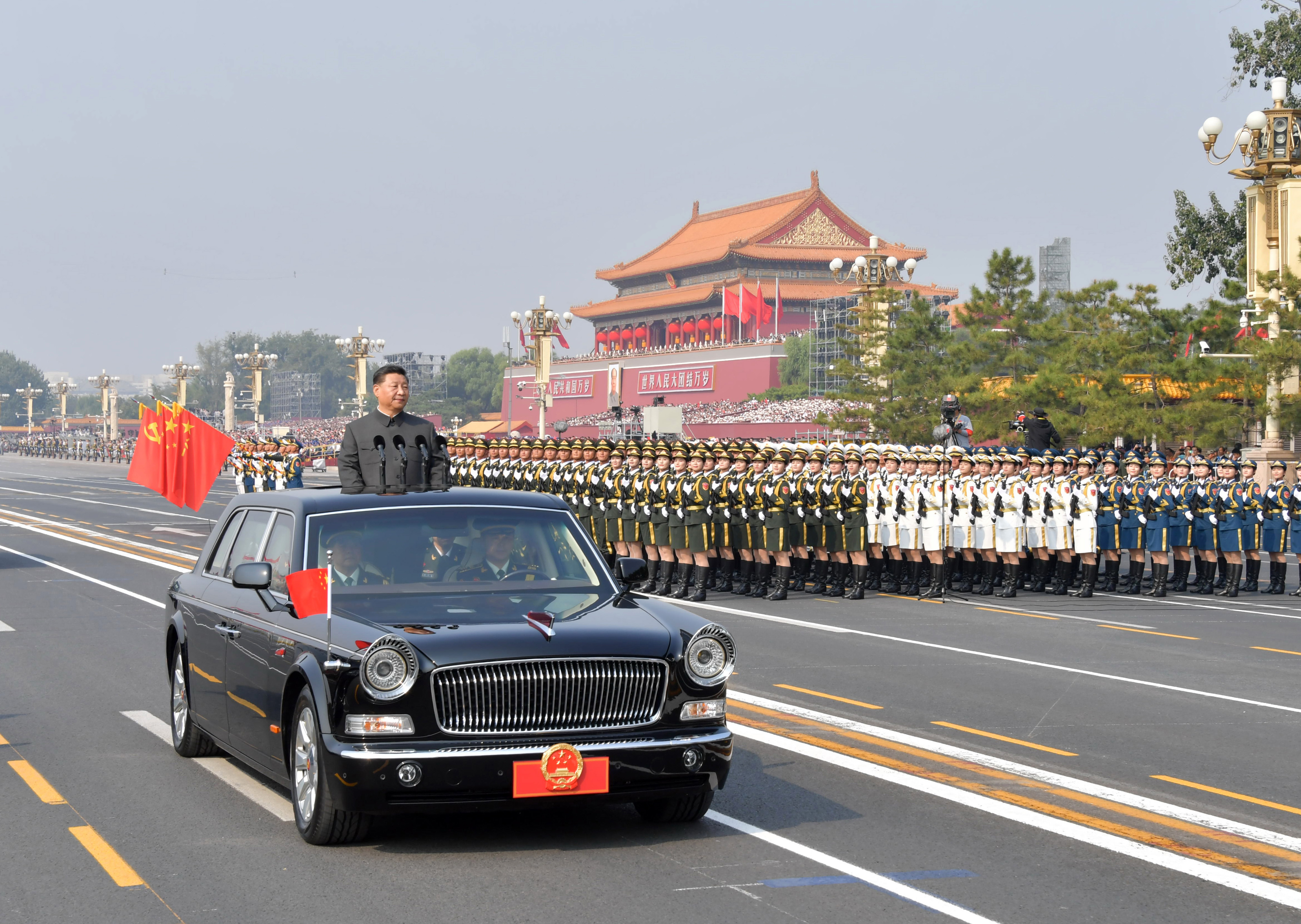 2019年10月1日，庆祝中华人民共和国成立70周年大会在北京天安门广场隆重举行。这是中共中央总书记、国家主席、中央军委主席习近平检阅受阅部队。