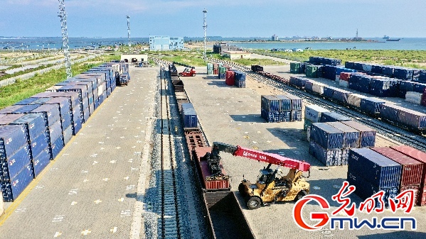 【发现最美铁路】铁海联运规模效应凸显 西部陆海新通道谋发展