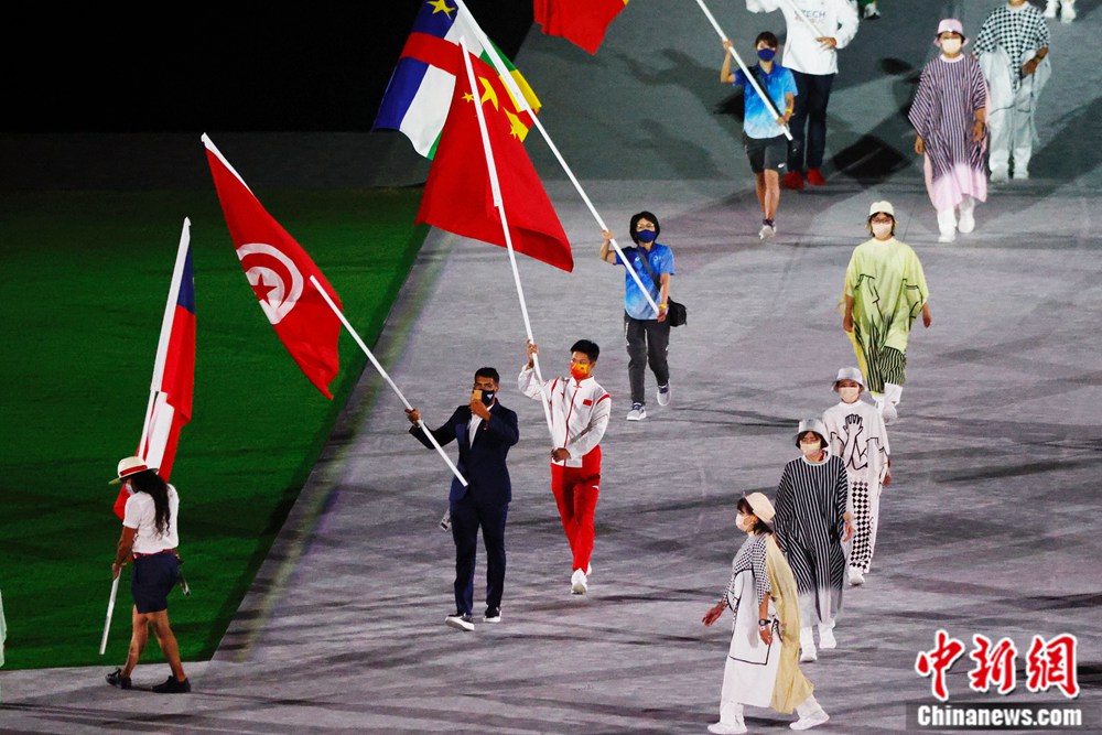 中国代表团闭幕式旗手苏炳添。<a target=