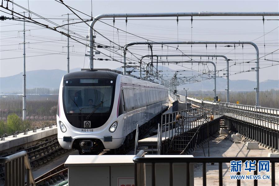 （经济）（1）山东济南：首条地铁开始商业运营