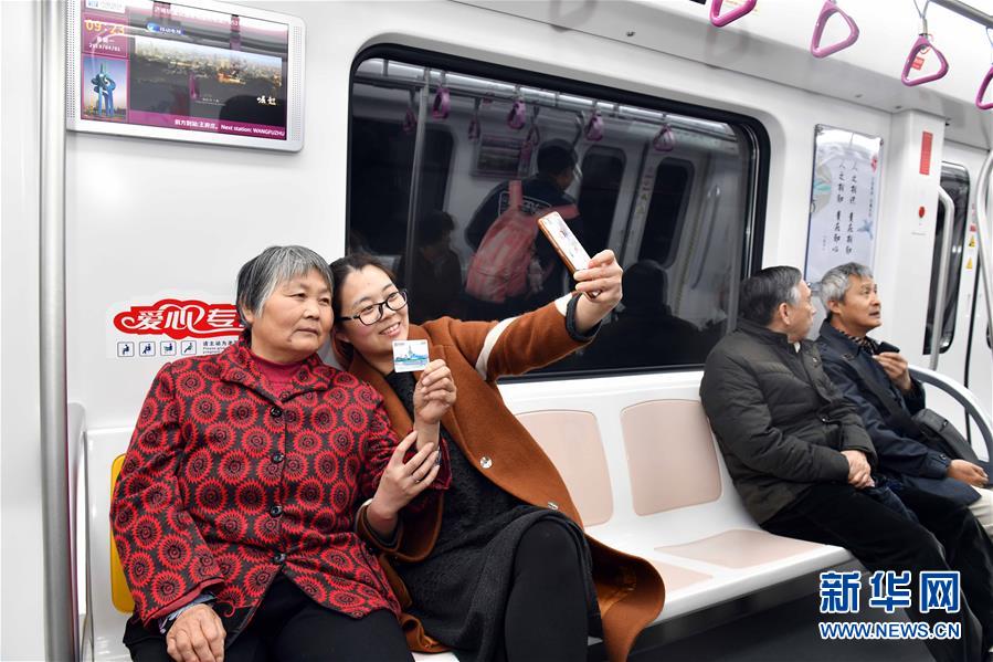 （经济）（3）山东济南：首条地铁开始商业运营