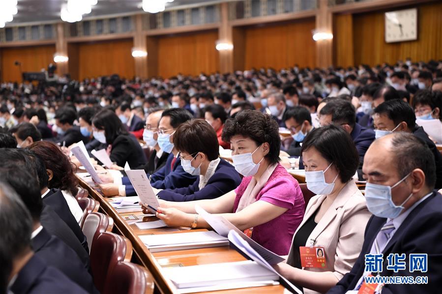 （两会·人大开幕·XHDW）（27）十三届全国人大三次会议在京开幕