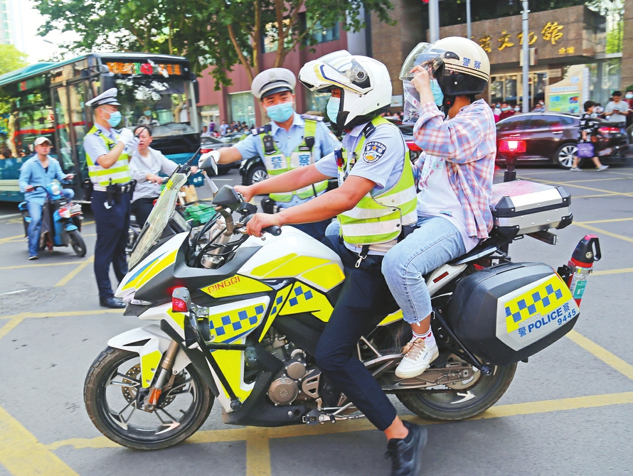 全力保障高考 真情服务考生