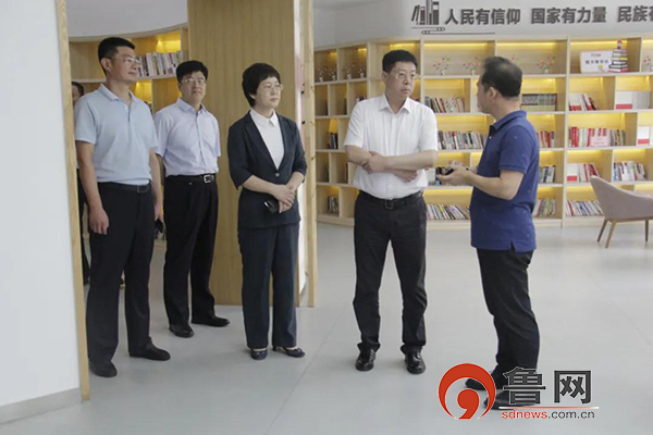 青岛市即墨区委副书记区长张元升一行到潮海街道调研社会治理网格化和