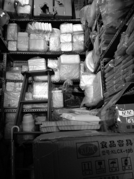 一次性发泡餐具解禁引发“白色污染”担忧