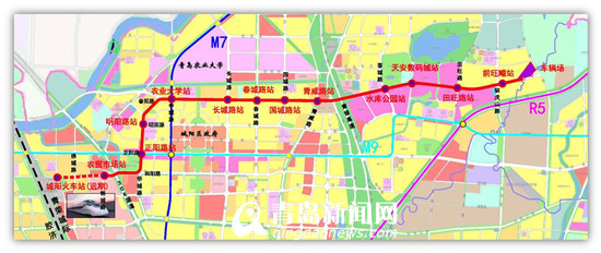 青岛首条有轨电车示范线铺装轨道 年底通车试运行