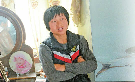 山东钢针女婴舅妈微笑受访 警方称其有重大嫌疑