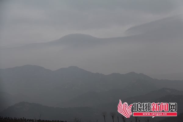 山东蒙山景区惊现“山外山”蜃景 持续2小时(图)