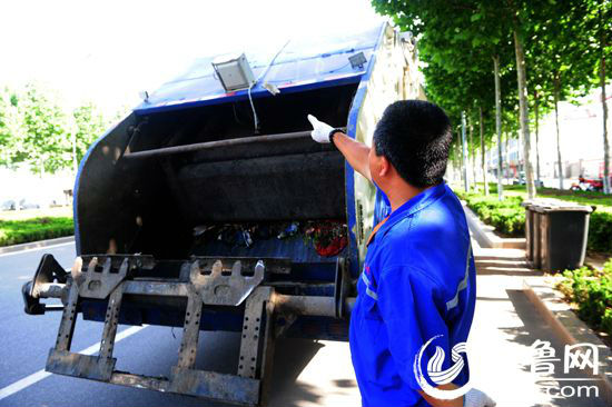 运输车上装有红外感应器和车载无线扫描仪