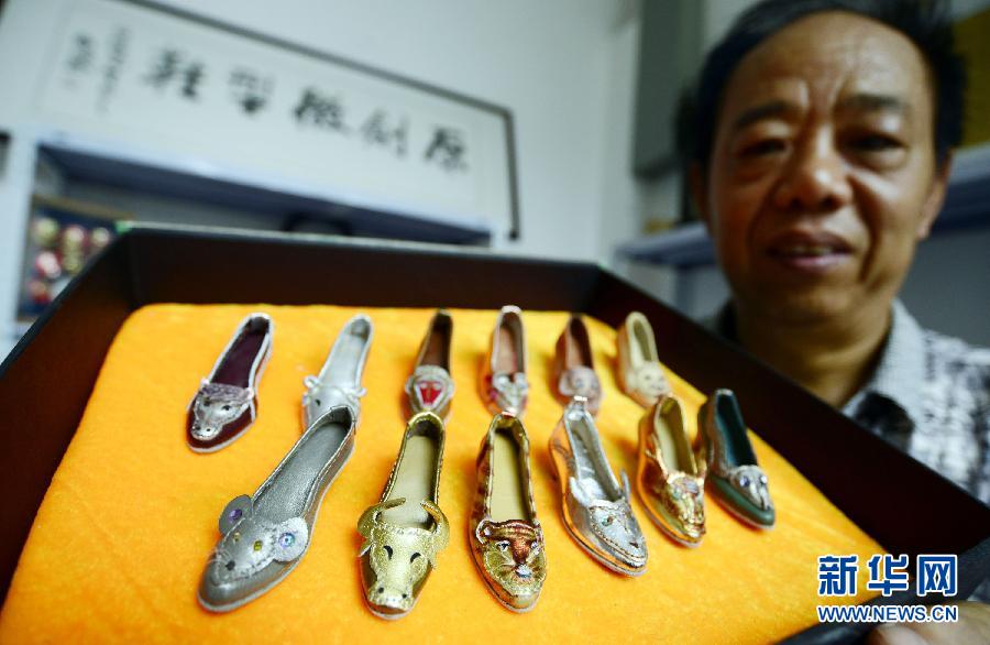 #（晚报）（1）济南老鞋匠打造“微型皮鞋”