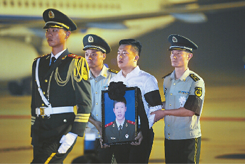 张楠烈士遗体昨晚抵达济南 今上午举行遗体告别仪式