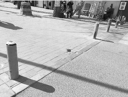 谁动了山大路上的隔离桩？ 交警称私拆隔离桩涉嫌违法