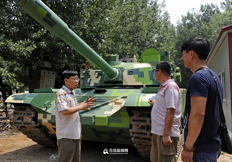胶州农民自制仿真坦克 重达20吨操控自如