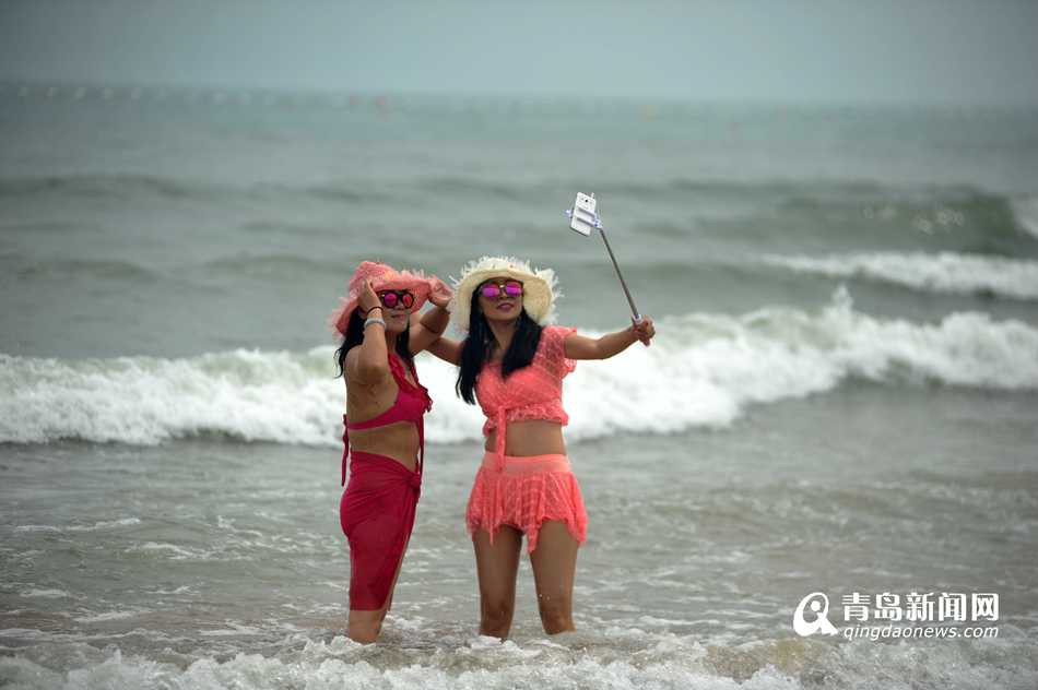 高清：各大海水浴场齐开放 青岛迎来海澡季