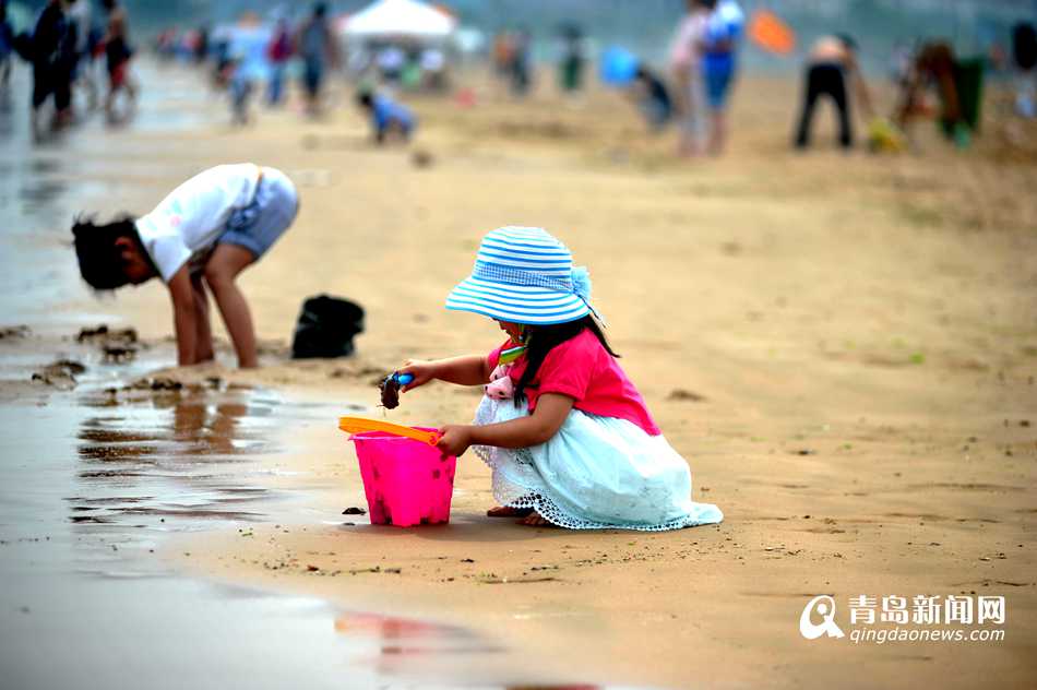 高清：各大海水浴场齐开放 青岛迎来海澡季