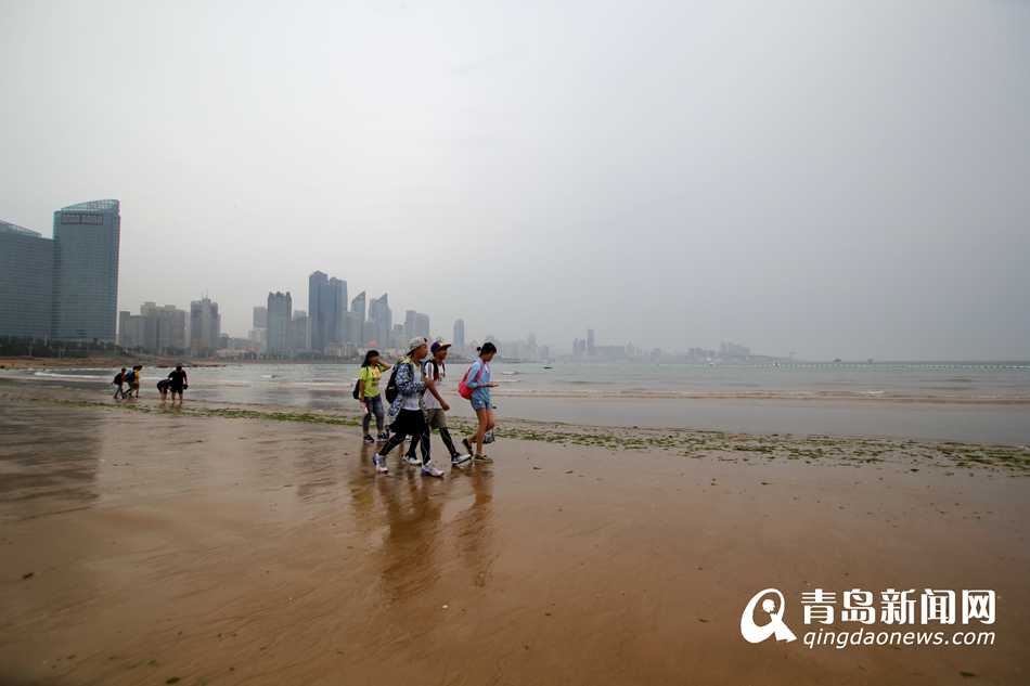 高清：各大海水浴场齐开放 青岛迎来海澡季