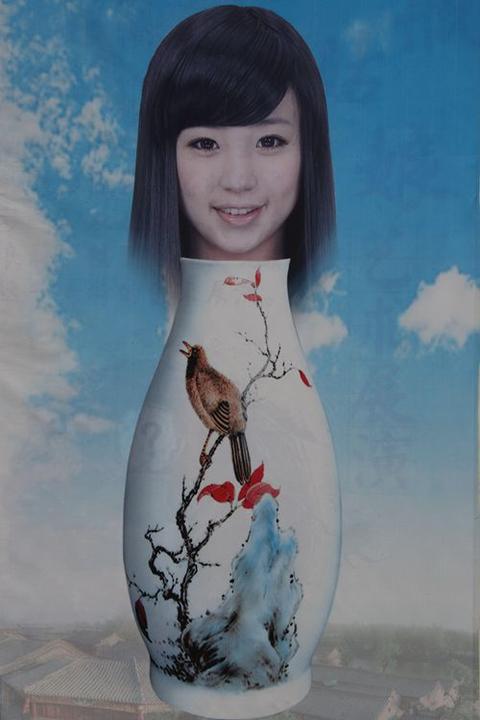 山东出现花瓶姑娘骗术花瓶上长出人头