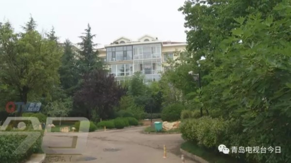 辣眼睛 小伙家中不穿衣服散热被邻居投诉